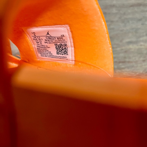 NWT Jordan Nola women’s Orange bright Citrus slides - Picture 10 of 14